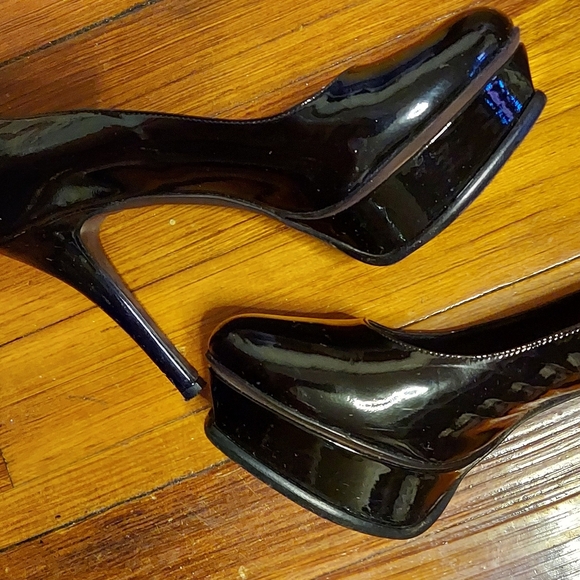 Vera Wang Lavender Label " Vero Cuoio" Black Patent Leather Stilettos Size 7M - Picture 3 of 16